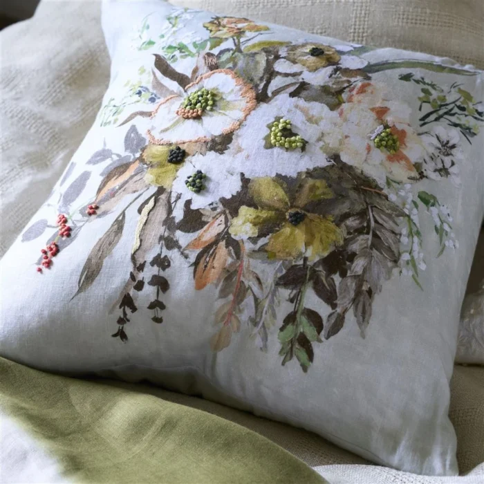 Margaretta Sepia Embroidered Linen Cushion 55x55 - Bilde 2